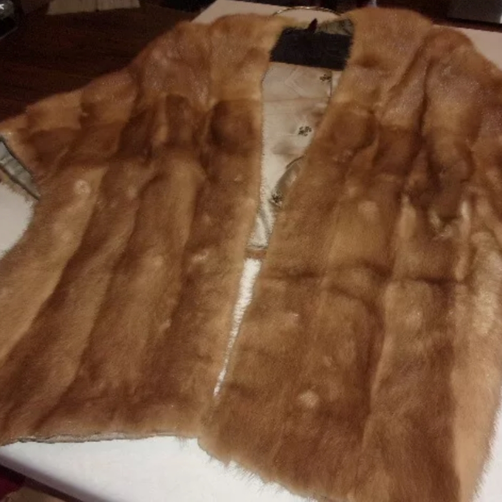 Ladies vintage cape/stole/shawl